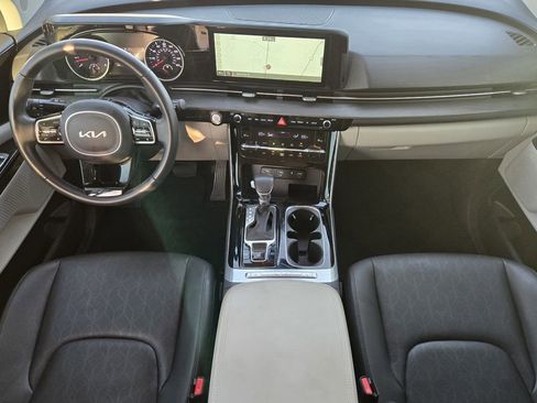 Used 2023 Kia Carnival EX image 22