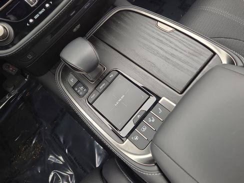 Used 2022 Lexus LS 500h AWD w/ Luxury Package image 22