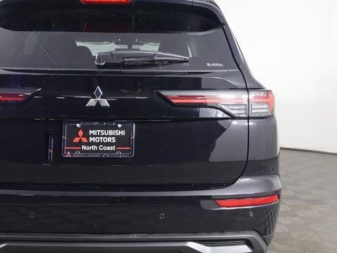 New 2026 Mitsubishi Outlander ES image 16