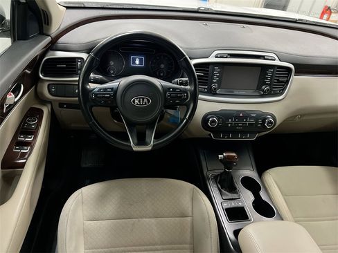 Used 2018 Kia Sorento LX image 18