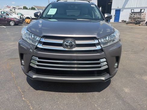 Used 2018 Toyota Highlander Limited AWD/4WD image 11