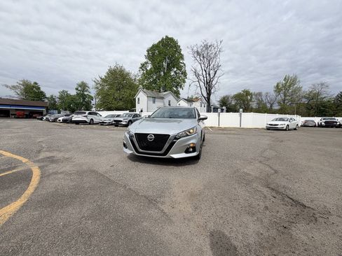Used 2020 Nissan Altima 2.5 SL FWD image 2