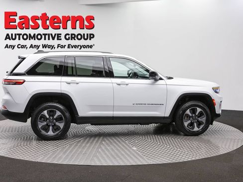 Used 2022 Jeep Grand Cherokee Limited 4xe w/ Luxury Tech Group II AWD/4WD image 4