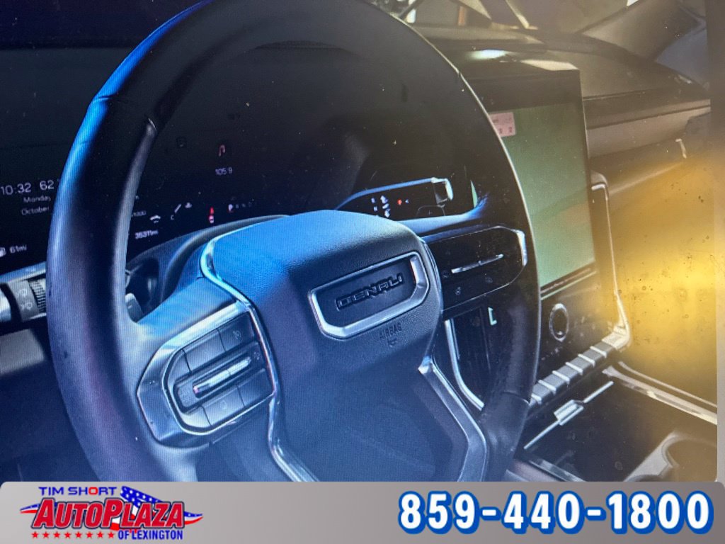 Used 2025 GMC Yukon Denali AWD/4WD image 5