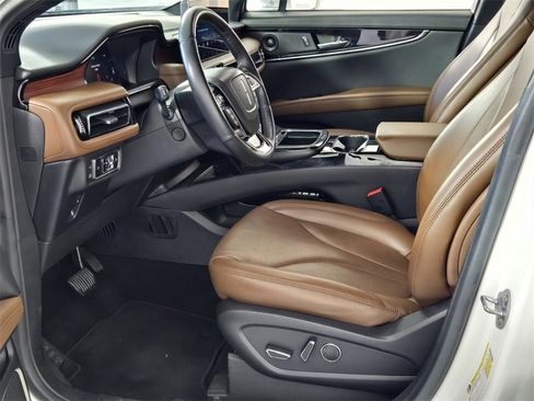 Used 2022 Lincoln Nautilus Reserve w/ Luxury Package image 12