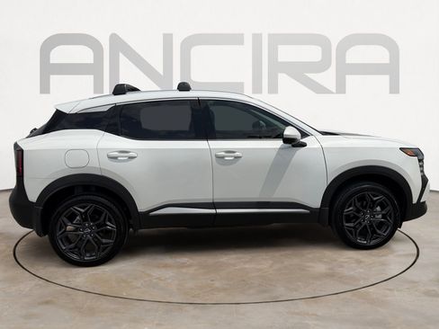 Used 2025 Nissan Kicks SR image 12