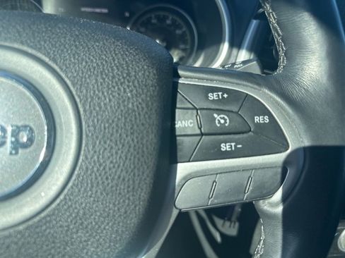 Used 2015 Jeep Cherokee Trailhawk w/ Cold Weather Group image 13