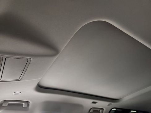 Used 2022 Land Rover Defender 110 S image 26