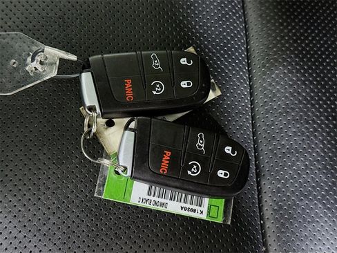 Used 2021 Jeep Grand Cherokee Limited w/ Luxury Group II image 37