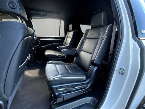 Certified 2025 Cadillac Escalade ESV Premium Luxury AWD/4WD image 22