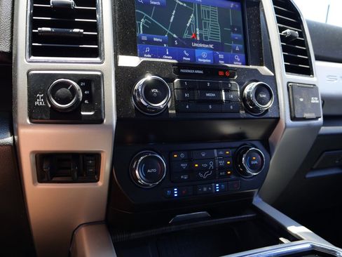 Used 2020 Ford F250 Lariat w/ Lariat Ultimate Package AWD/4WD image 23