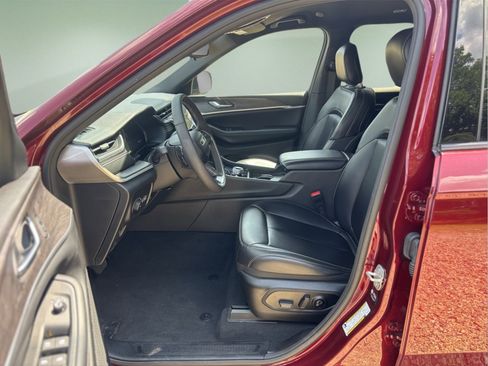 Used 2024 Jeep Grand Cherokee L Limited image 27