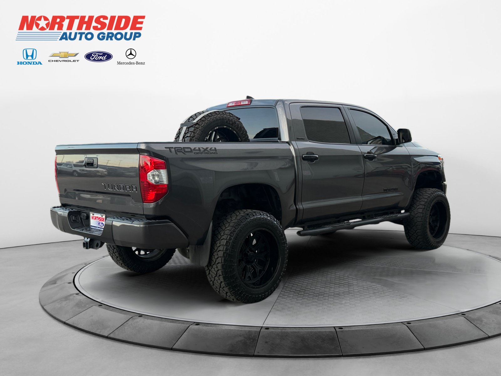 Used 2021 Toyota Tundra Limited w/ Nightshade Special Edition AWD/4WD image 7