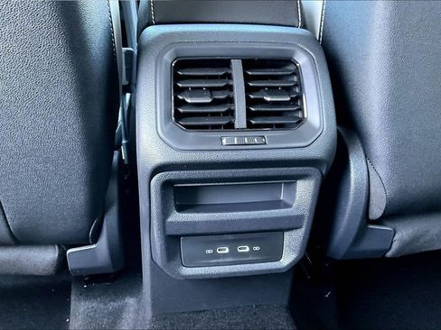 New 2026 Volkswagen Taos SE image 9