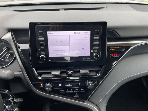 Used 2022 Toyota Camry SE w/ Cold Weather Package image 18