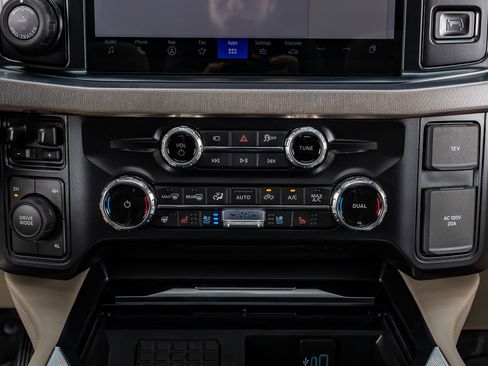 Used 2026 Ford F250 Platinum w/ Platinum Plus Package AWD/4WD image 28