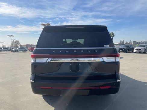 Used 2024 Lincoln Navigator Reserve image 3