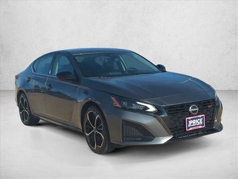 Used 2024 Nissan Altima 2.5 SR image 3