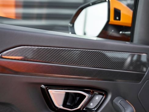 Used 2022 Lamborghini Urus image 32