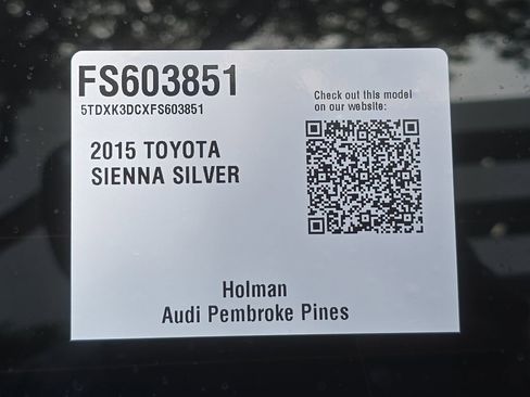 Used 2015 Toyota Sienna SE image 31