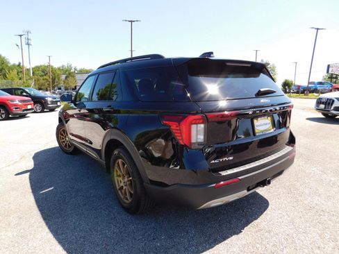 Used 2026 Ford Explorer Active w/ Active Comfort Package RWD image 7