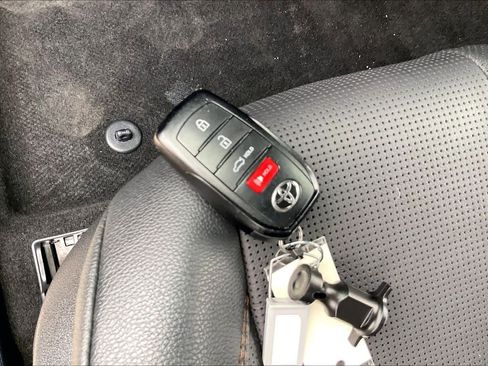 Used 2025 Toyota Camry Hybrid FWD image 14