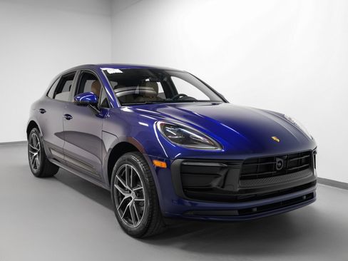 Certified 2026 Porsche Macan AWD/4WD image 10