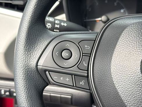 Used 2025 Toyota Corolla LE image 22