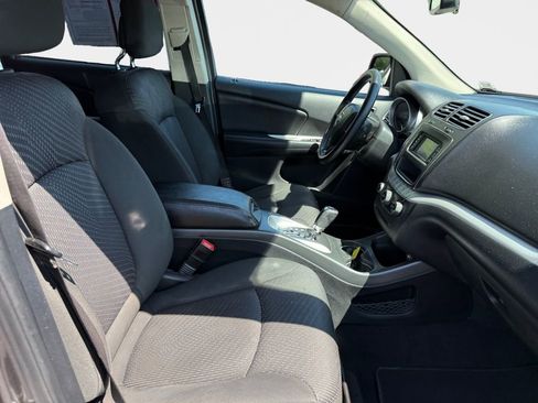 Used 2020 Dodge Journey SE w/ Blacktop Package FWD image 19