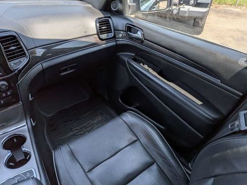 Used 2021 Jeep Grand Cherokee Overland AWD/4WD image 18