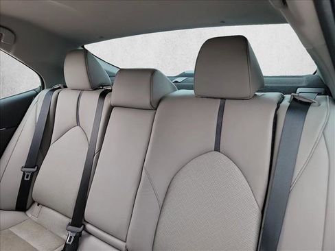 Used 2021 Toyota Camry XLE w/ Cold Weather Package image 15