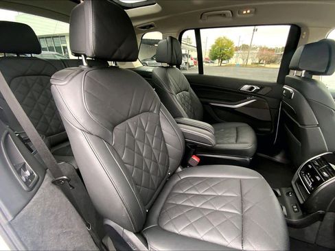 Certified 2025 BMW X7 xDrive40i w/ Premium Package image 21