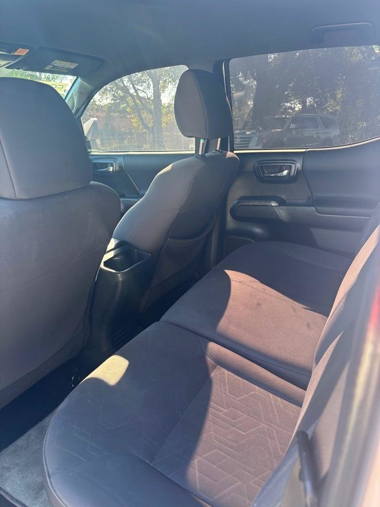 Used 2019 Toyota Tacoma TRD Off-Road w/ Technology Package AWD/4WD image 10