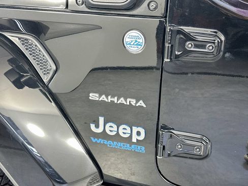 Used 2022 Jeep Wrangler Unlimited Sahara w/ Cold Weather Group AWD/4WD image 27