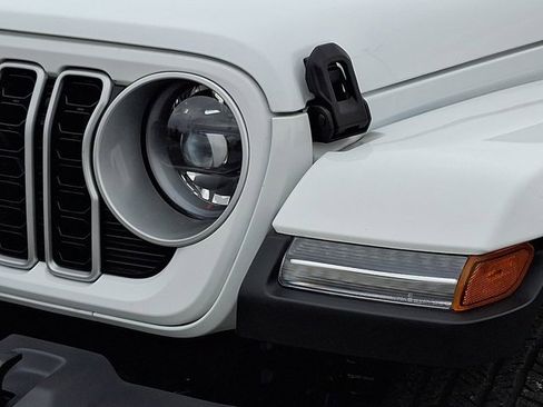 Certified 2025 Jeep Wrangler Unlimited Sahara w/ Safety Group image 12