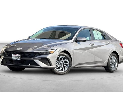 Certified 2025 Hyundai Elantra Blue image 2