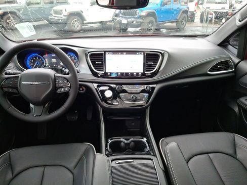 New 2026 Chrysler Pacifica Limited w/ S Appearance Package image 10