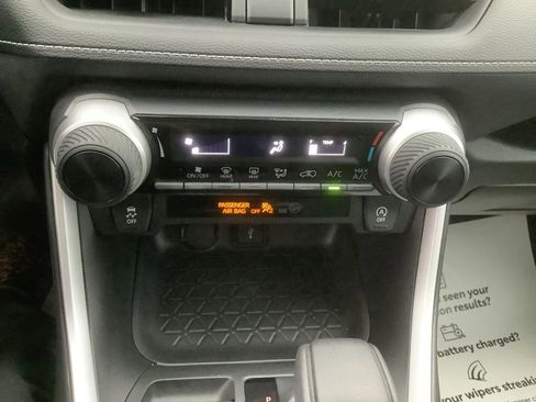 Used 2021 Toyota RAV4 LE image 19