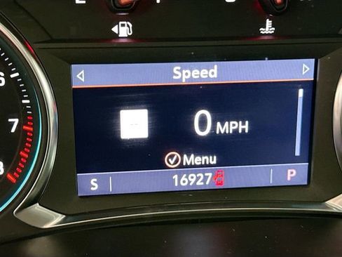 Used 2023 Chevrolet Traverse RS image 13