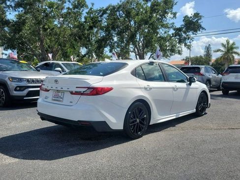 Used 2025 Toyota Camry SE FWD image 4