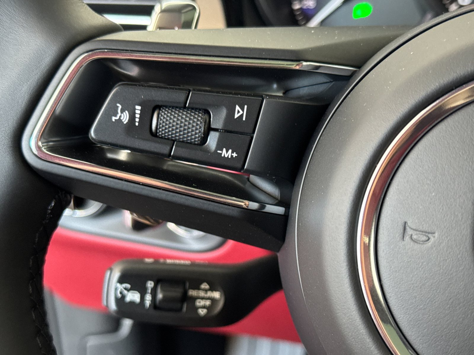 Certified 2026 Porsche Macan AWD/4WD image 28