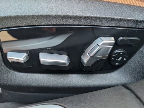 Used 2022 BMW 740i xDrive image 16