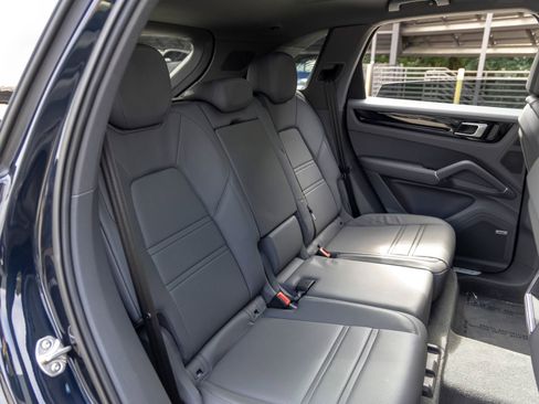Certified 2022 Porsche Cayenne AWD/4WD image 51
