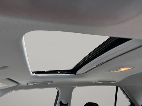 Used 2025 Hyundai Venue SEL FWD image 9