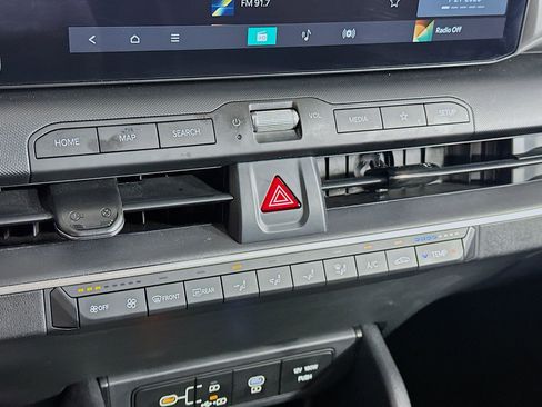 Used 2025 Kia K4 LXS image 23