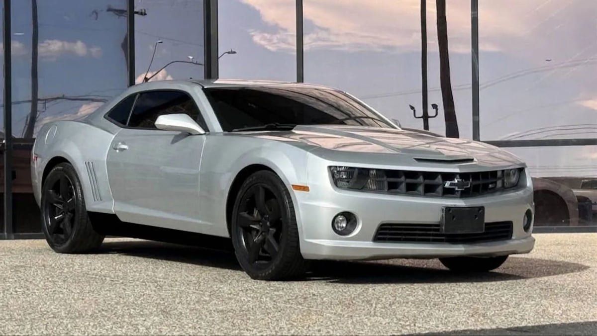 Used 2011 Chevrolet Camaro SS RWD image 16