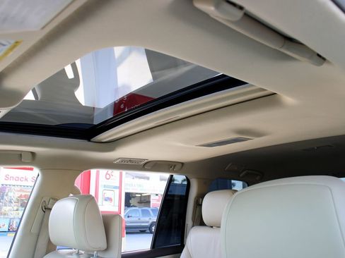 Used 2015 Lexus LX 570 4WD w/ Luxury Package image 46