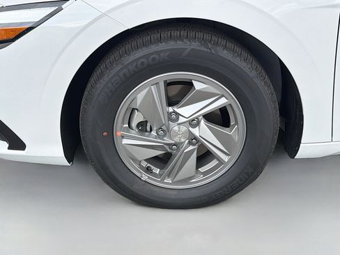 New 2026 Hyundai Elantra SE FWD image 12
