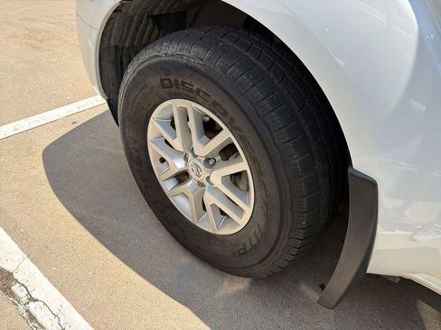 Used 2020 Nissan Frontier SV RWD image 5