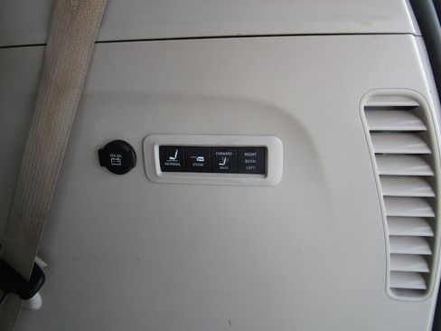 Used 2020 Chrysler Pacifica Limited image 23